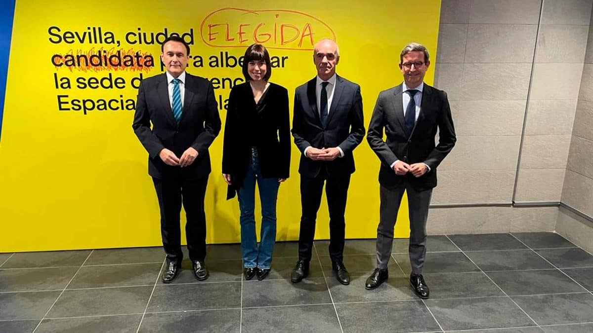 Imagen de la visita de la ministra de Ciencia al CREA, sede de la Agencia Espacial Española / SA