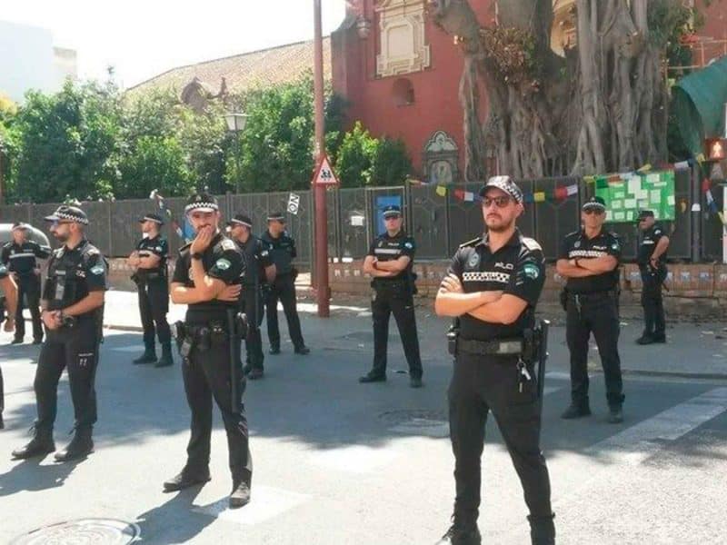 Imagen del Ficus de San Jacinto custodiado por la Policía / SA