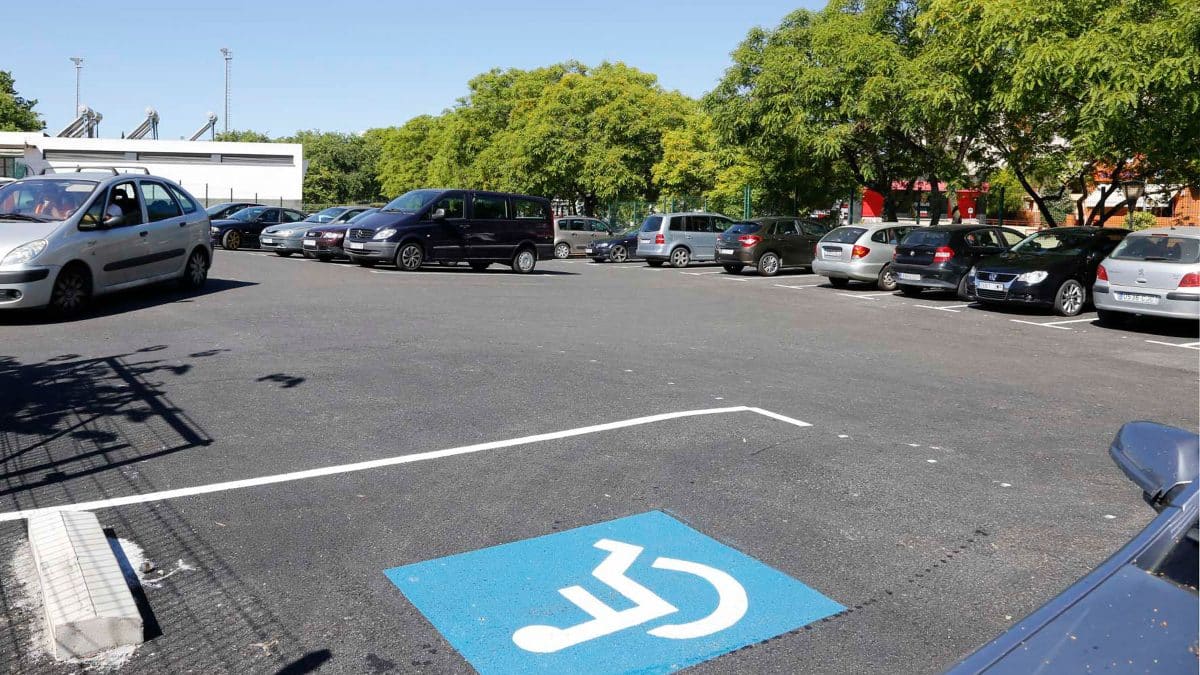 Parking de movilidad reducida en Mairena del Aljarafe / AD