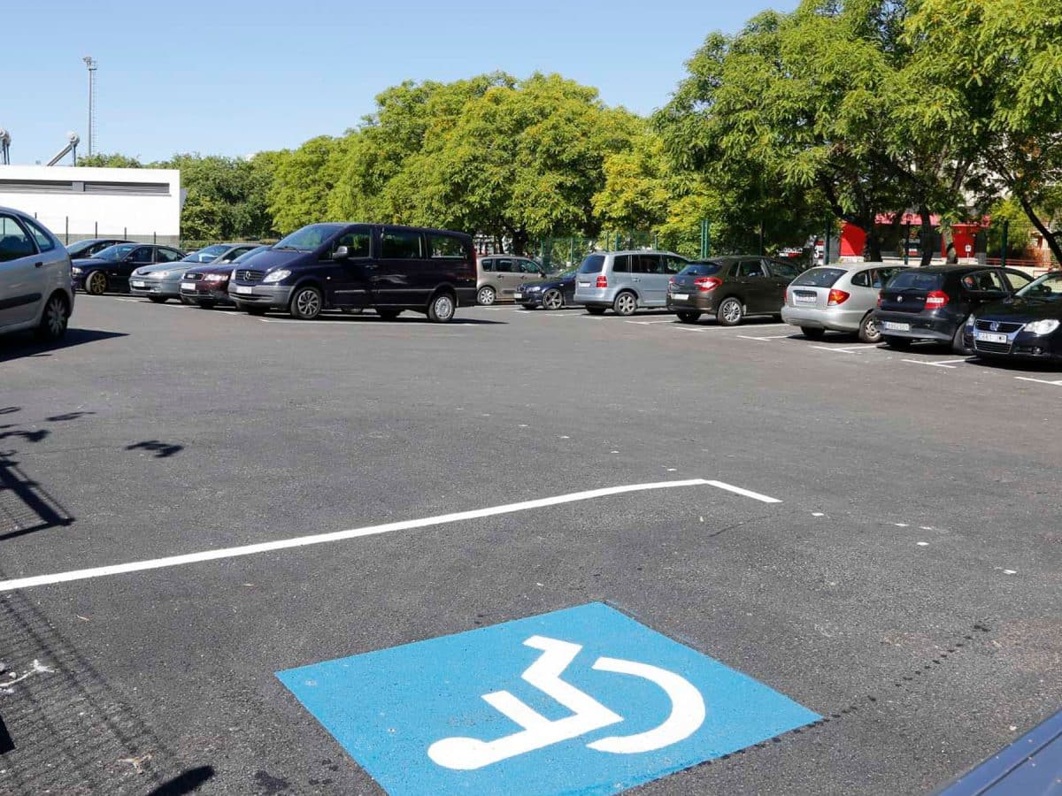 Parking de movilidad reducida en Mairena del Aljarafe / AD