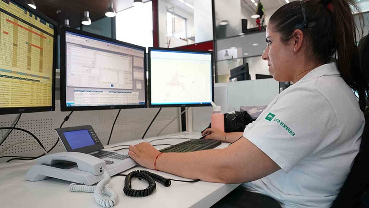 Una trabajadora del 112 en una imagen recurso