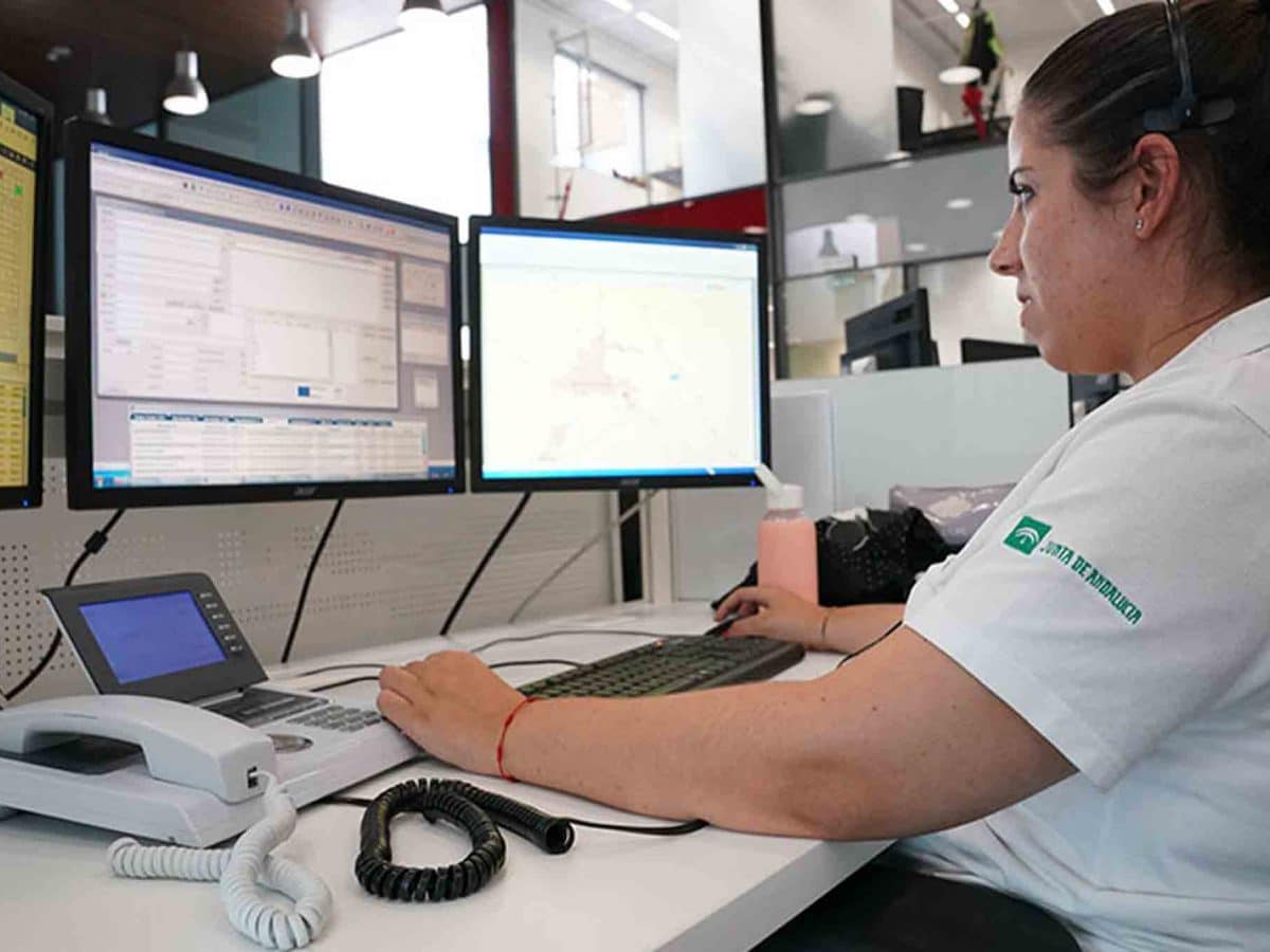 Una trabajadora del 112 en una imagen recurso