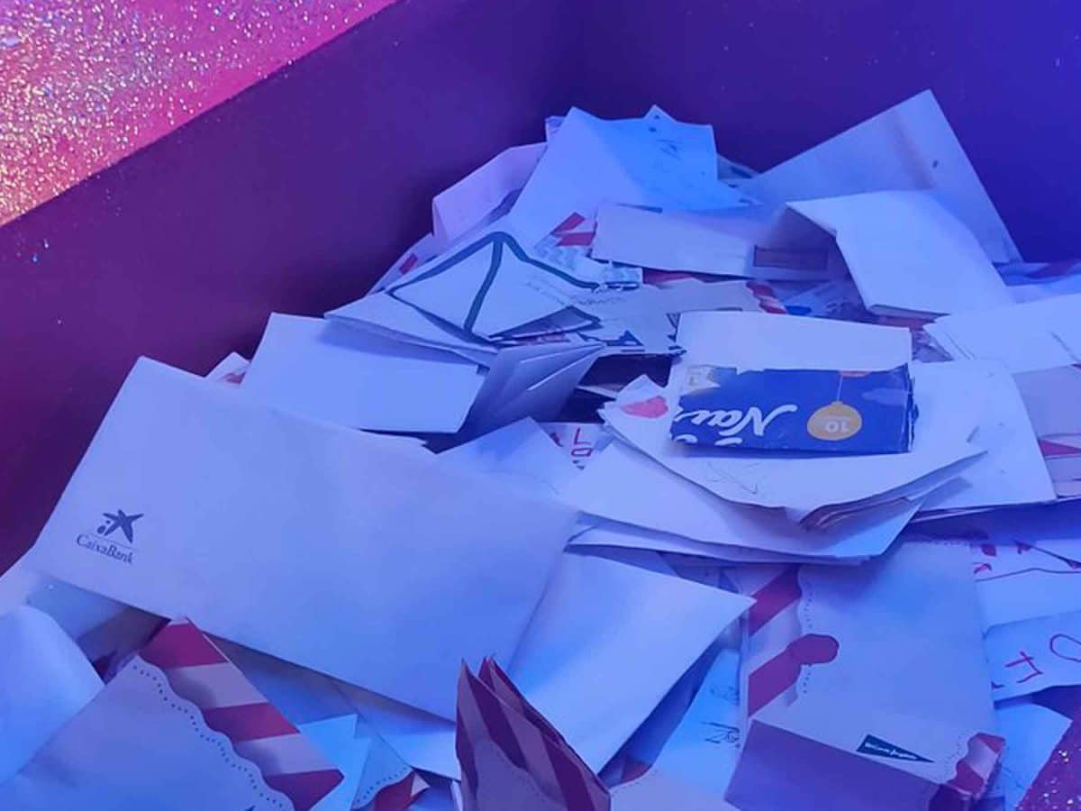 Imagen de las cartas recogidas por el Cartero Real