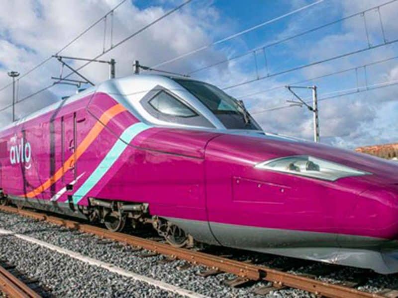 Exterior de uno de los trenes de la nueva flota Avlo