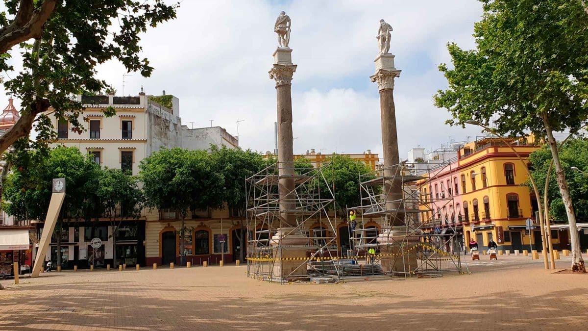 Columnas en obras en la Alameda
