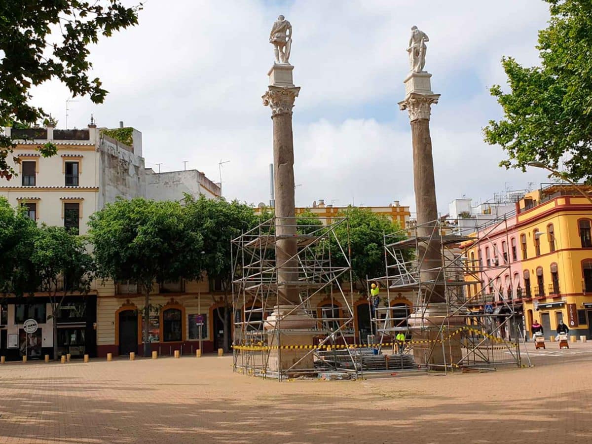 Columnas en obras en la Alameda