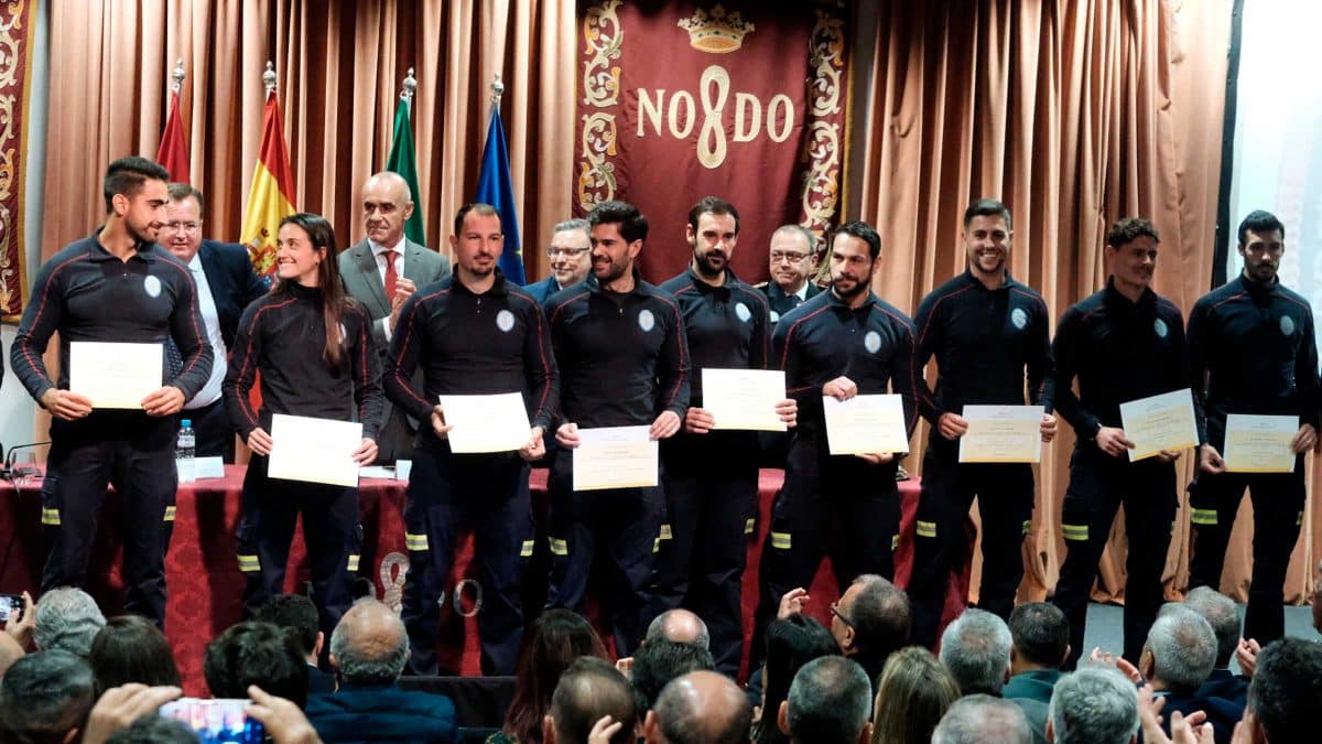 Entrega de distinciones por el Día del Bombero