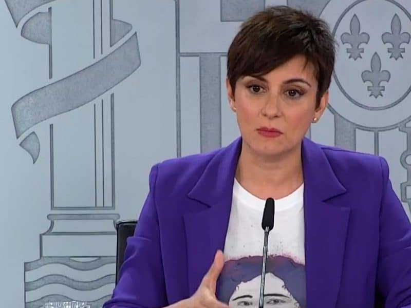 Isabel Rodríguez hablando sobre la ley de paridad entre hombres y mujeres