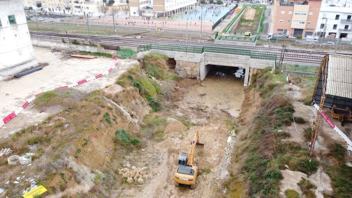 Paso inferior en la zona de Hytasa, Lora del Río