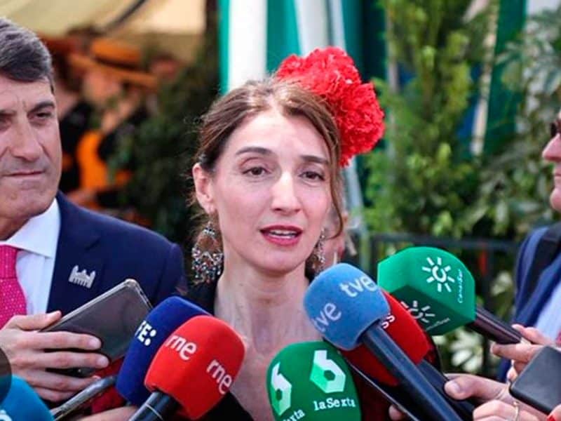 Pilar Llop, frente a los medios de comunicación en el Real de la Feria