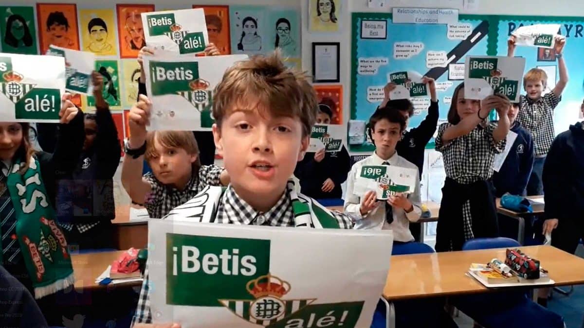 Estos niños londinenses se han convertido en auténticos embajadores del beticismo