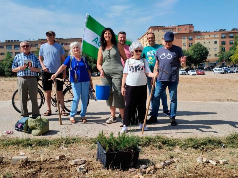 Adelante-Andalucía-planta-árboles