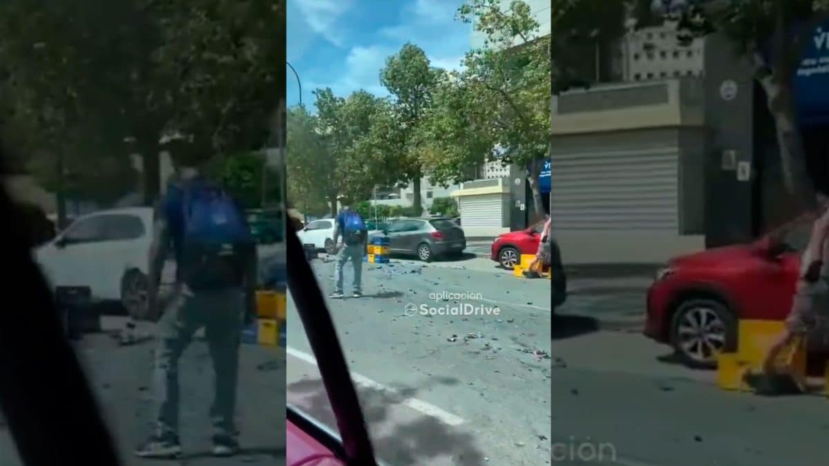 Calle llena de botellines rotos de Estrella Galicia