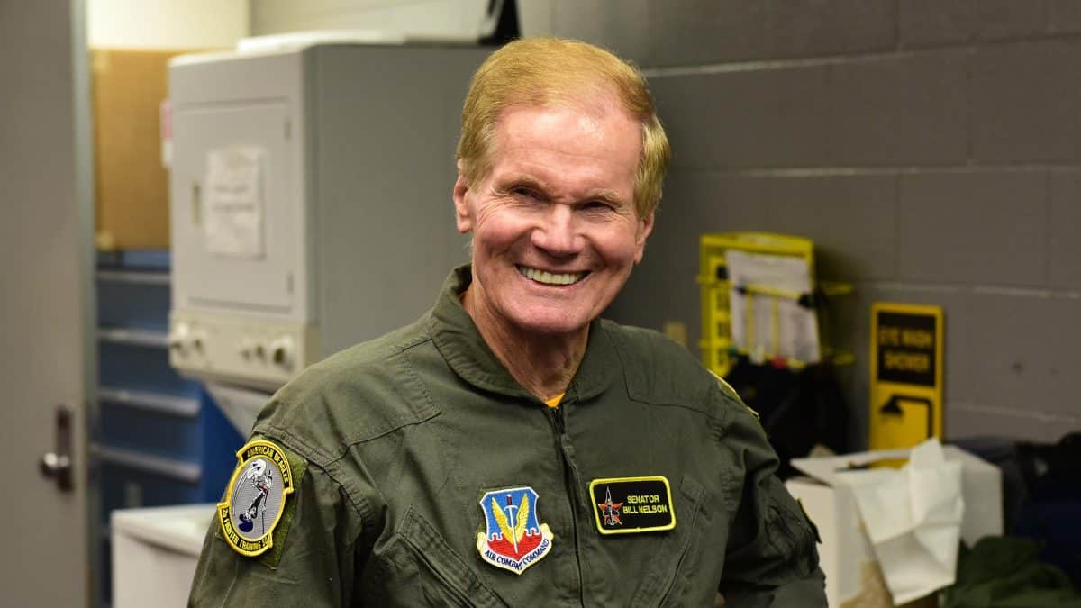 Nelson, en su visita a la Base de la Fuerza Aérea de Tyndall, en Florida