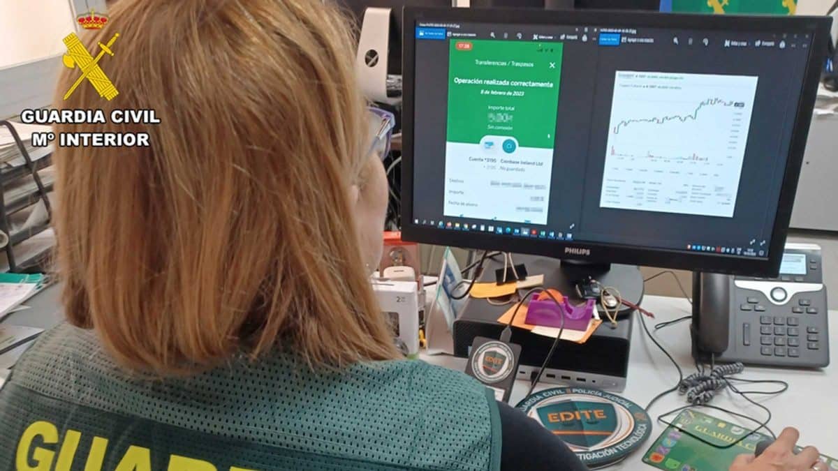 Una agente de Guardia Civil investiga los registros relacionados con esta trama