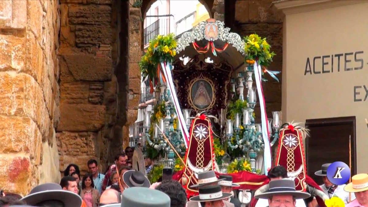 La Hermandad del Rocío de Carmona en una romería anterior