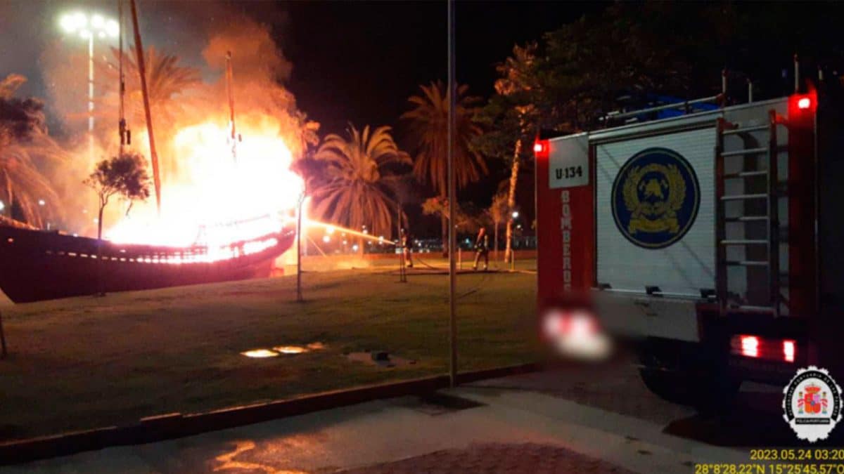 Imagen del incendio / @PoliciaAPLP en Twitter
