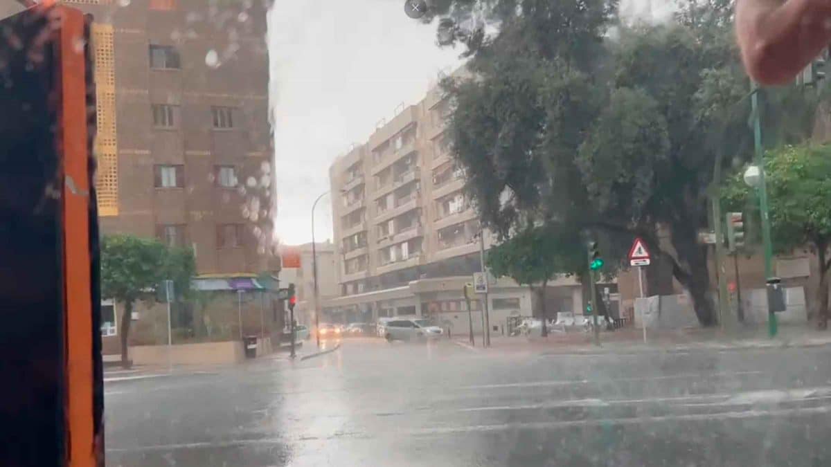 Lluvia en las calles de Sevilla