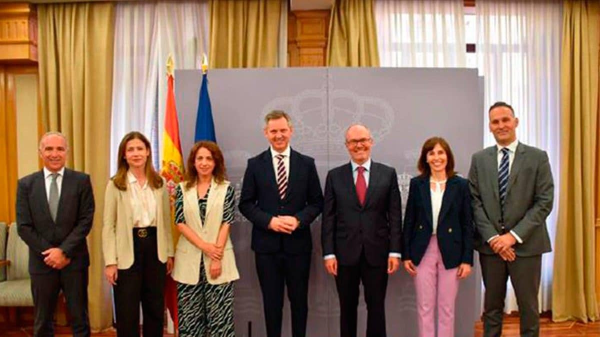 Miñones traslada sus felicitaciones a HIPRA, empresa que ha producido la primera vacuna española contra el Covid-19