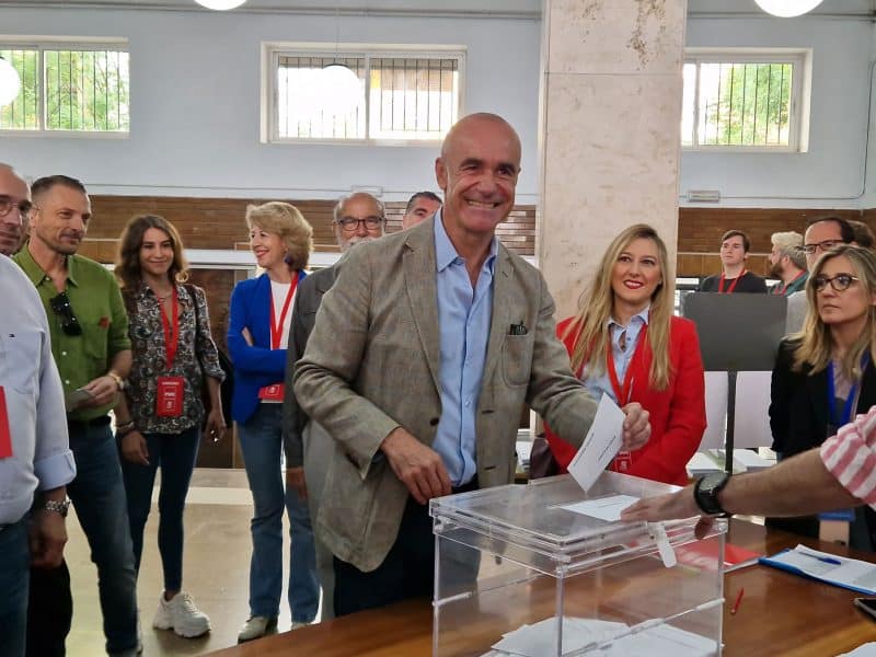 Antonio Muñoz, votando en las elecciones de la capital sevillana
