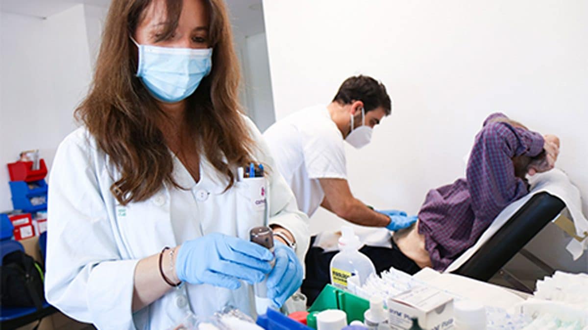 La Escuela de Pacientes con ostomías cumple 10 años de actividades en el Virgen del Rocío.
