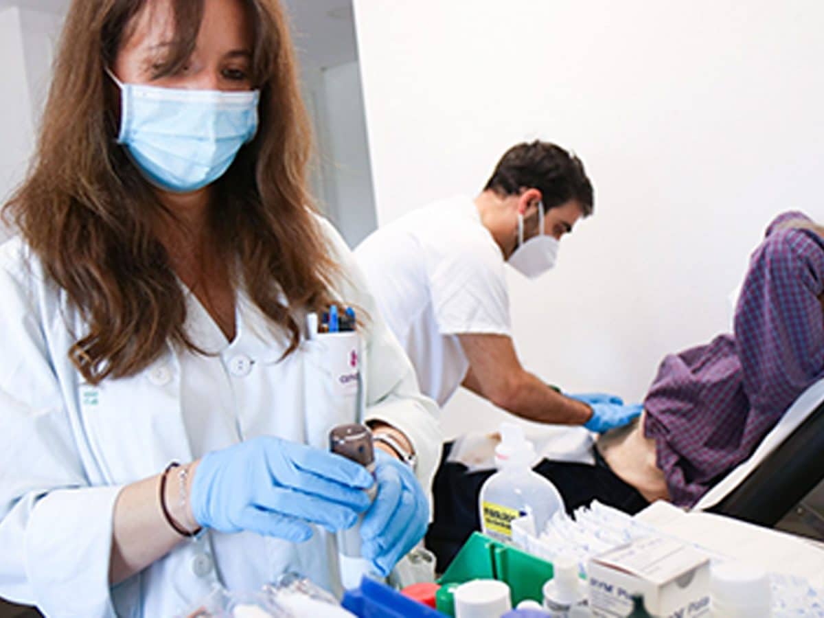 La Escuela de Pacientes con ostomías cumple 10 años de actividades en el Virgen del Rocío.