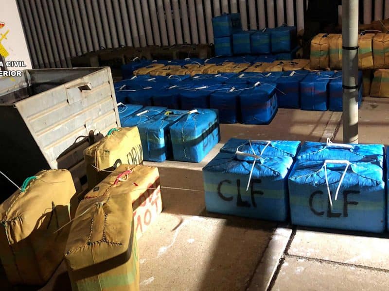 Imagen aportada por Guardia Civil del hachís incautado