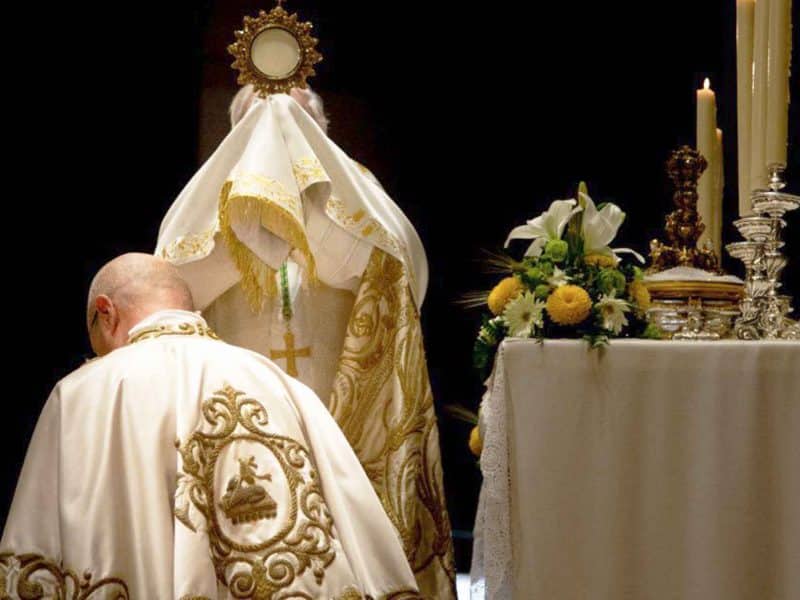 Imagen del Corpus bajo techo provocado por la lluvia