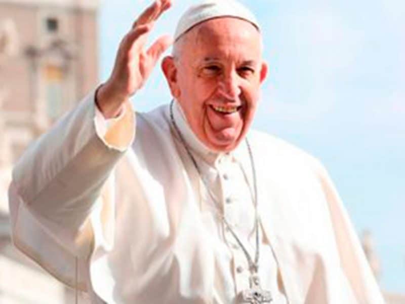 El Papa Francisco ingresa en el hospital para una operación de riesgo.