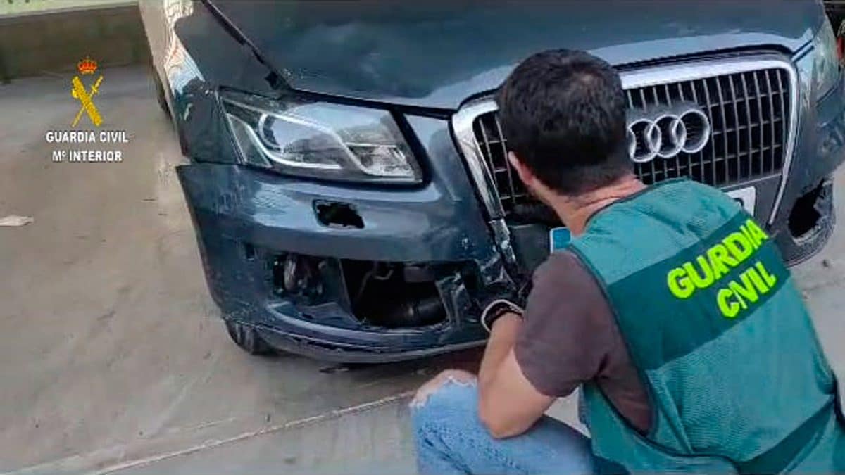 El vehículo utilizado por el detenido, además, mostraba daños considerables