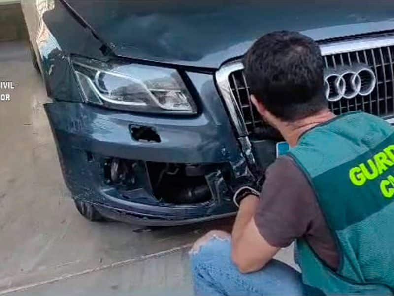 El vehículo utilizado por el detenido, además, mostraba daños considerables