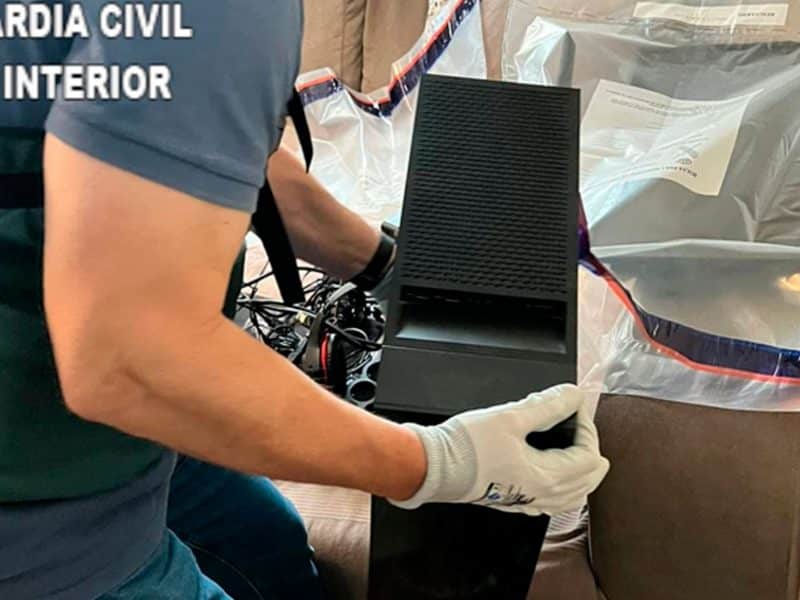 Uno de los ordenadores requisados a los miembros de esta organización