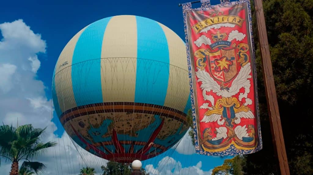 La «Nao Vigía» antes de despegar desde este parque de atracciones