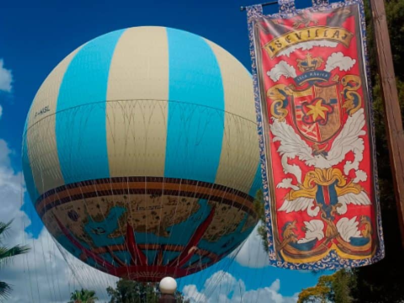 La «Nao Vigía» antes de despegar desde este parque de atracciones