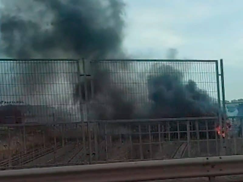 La gran columna de humo derivada de este incidente era visible desde muy lejos