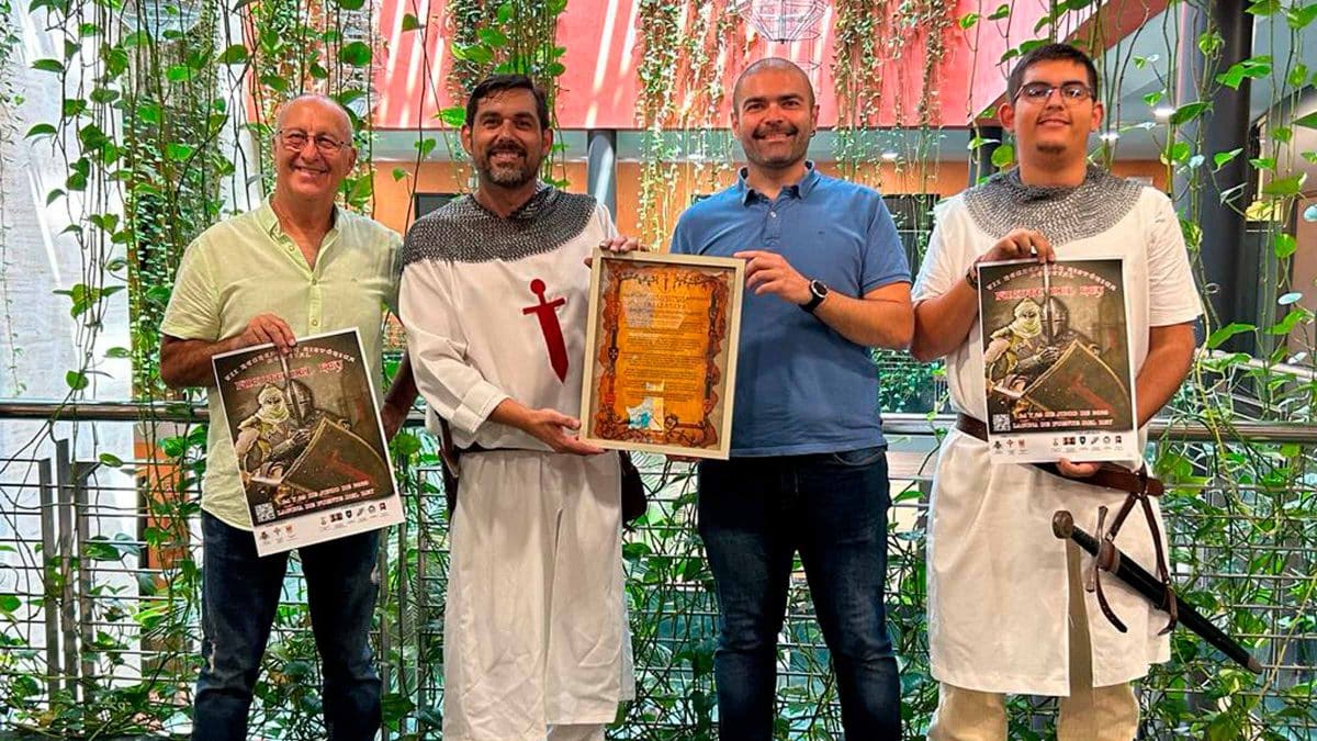 Presentación del cartel de esta Jornada con atuendos tradicionales