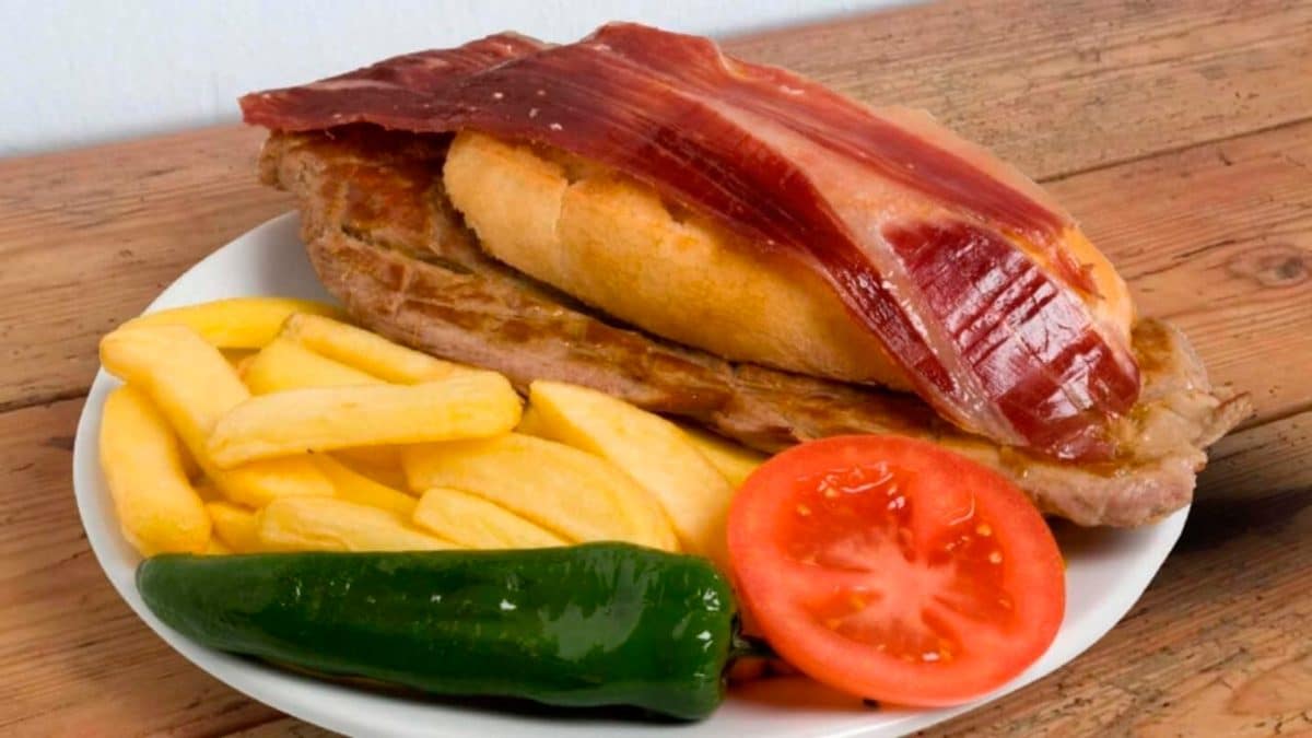 El serranito, uno de los platos sevillanos por antonomasia