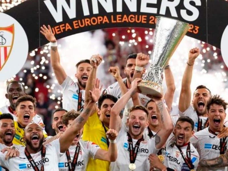 El Sevilla volvió a hacer historia en una final agónica