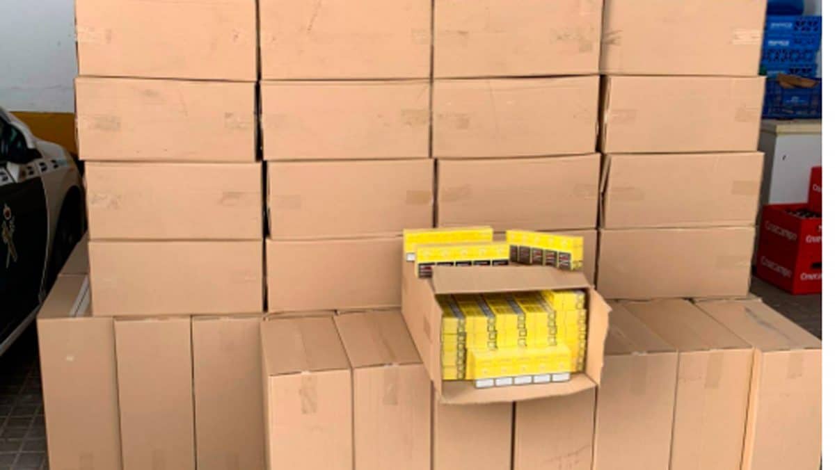 Imagen de la Guardia Civil que muestra el gran cargamento de tabaco requisado