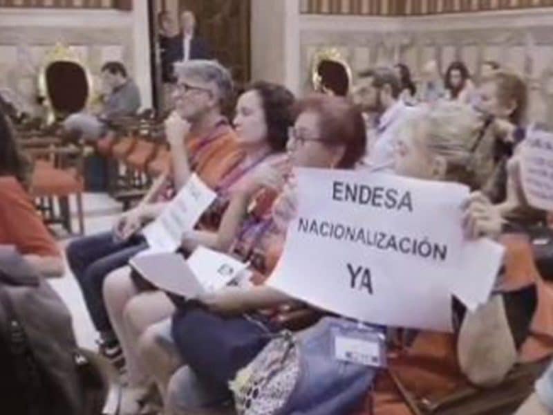 Miembros de Barrios Hartos en el Pleno