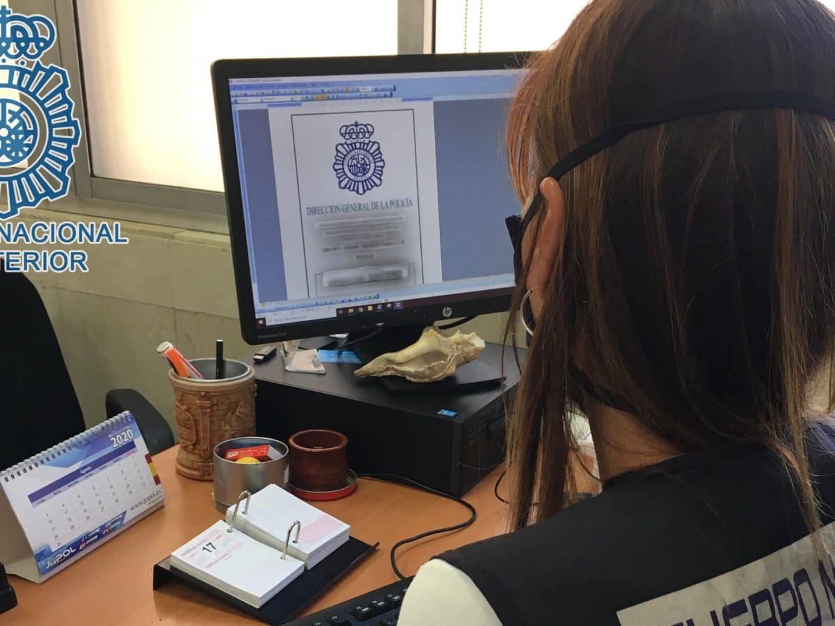 Imagen recurso de una agente de Policía Nacional