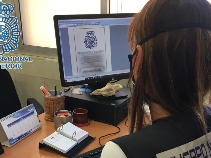 Imagen recurso de una agente de Policía Nacional