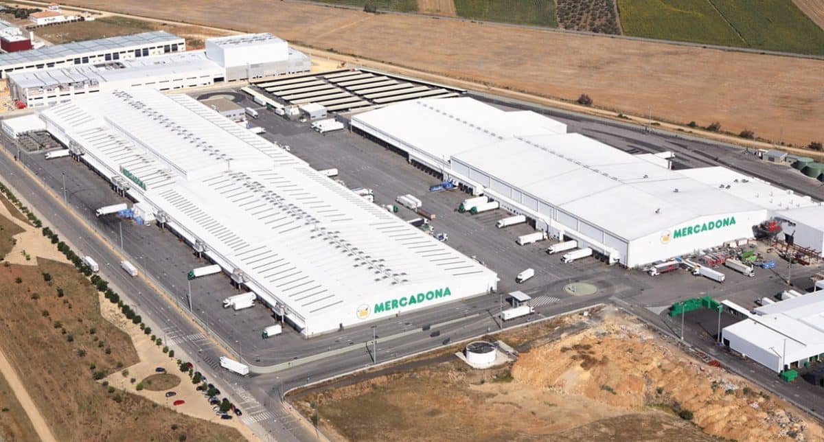 Complejo de Mercadona en Huévar del Aljarafe.