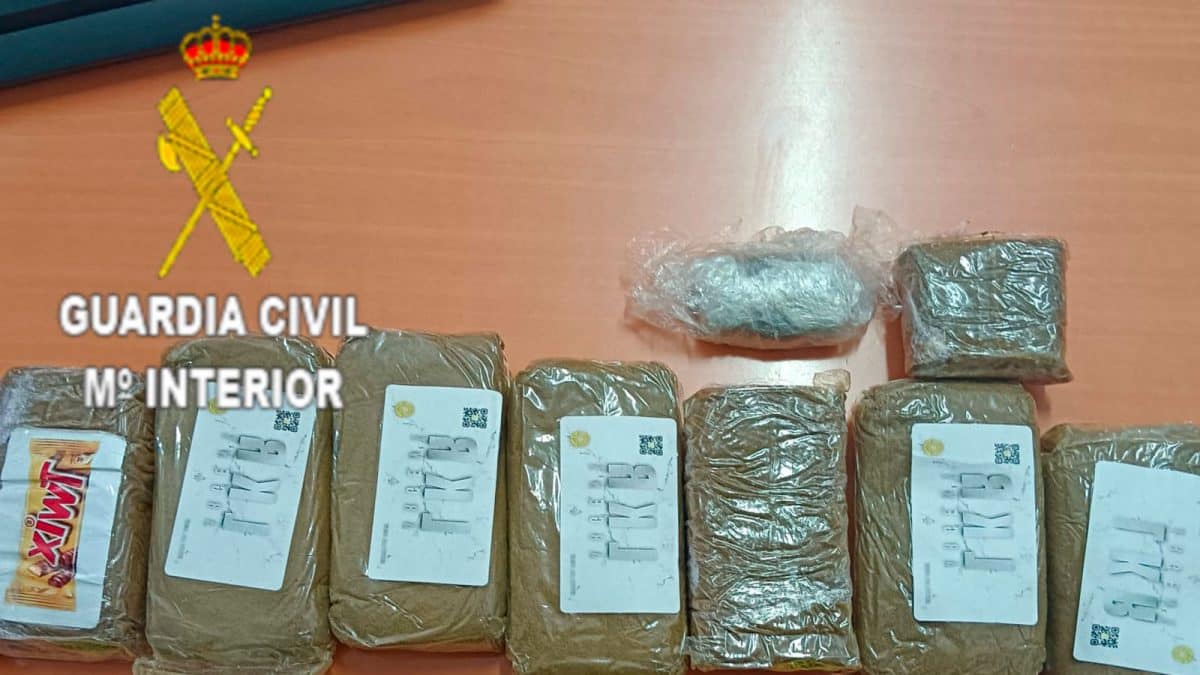 Hachís incautado a los detenidos