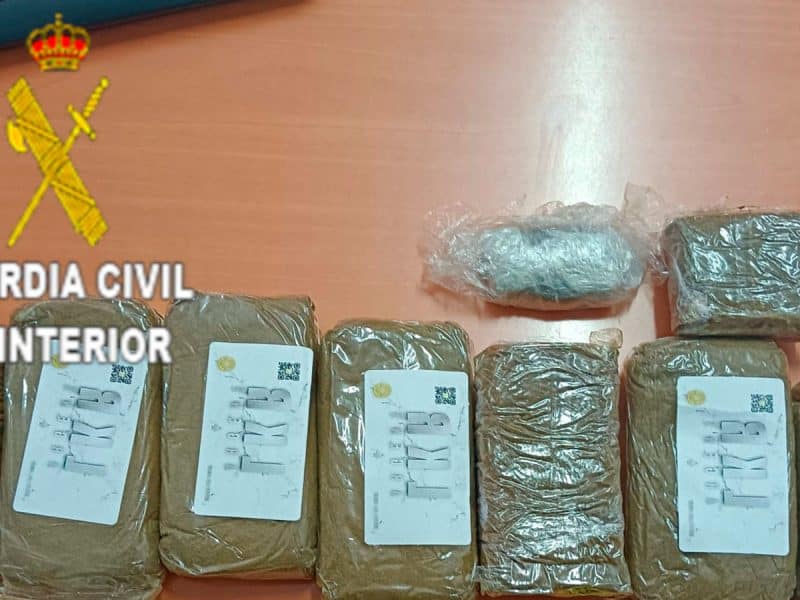 Hachís incautado a los detenidos