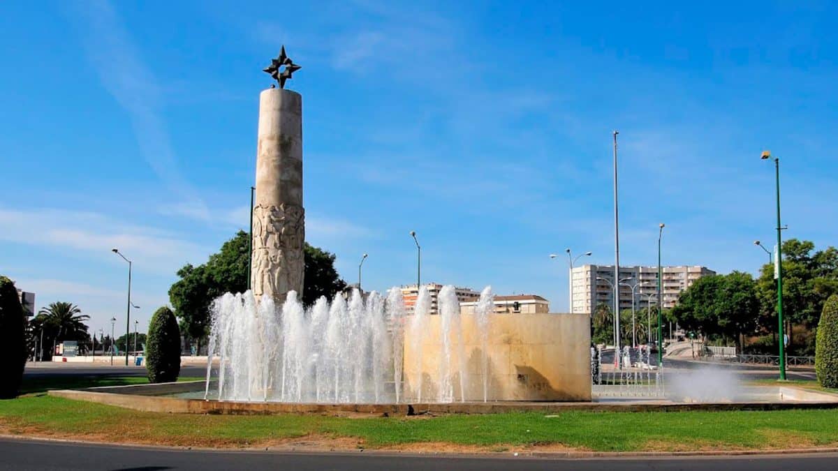 El robo se produjo en la céntrica Glorieta de los Marineros