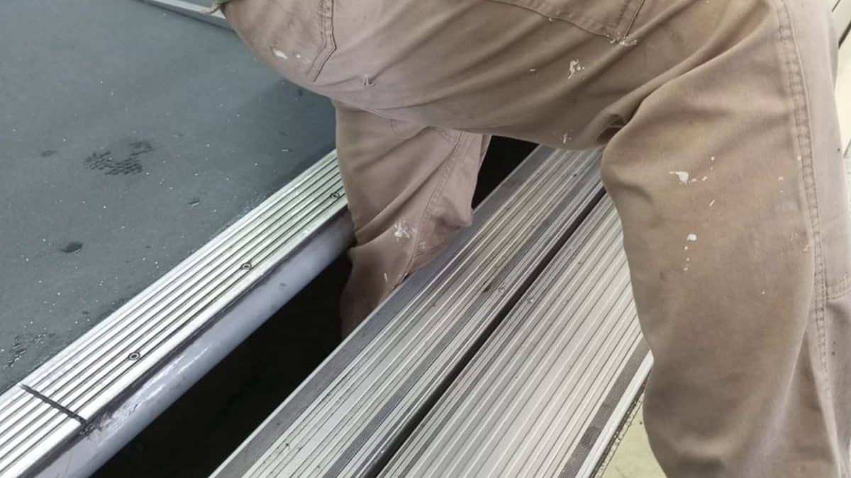 Hombre con la pierna atrapada en el Metro de Sevilla. @SPEISdeAljarafe en Twitter