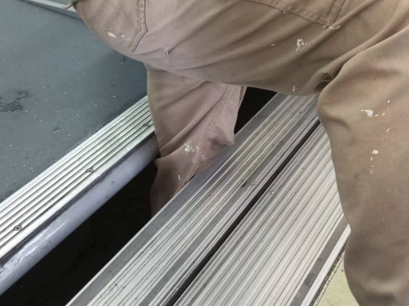 Hombre con la pierna atrapada en el Metro de Sevilla. @SPEISdeAljarafe en Twitter