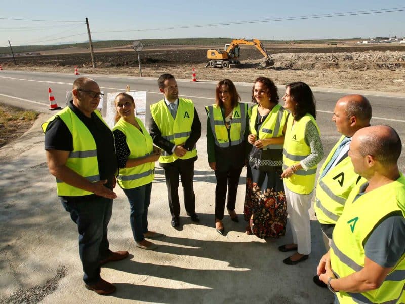 Rocío Díaz, consejera de Fomento, visitando estas obras