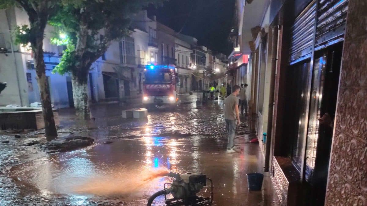 Las calles de Constantina, arrasadas por la lluvia / Twitter @marianorepiso